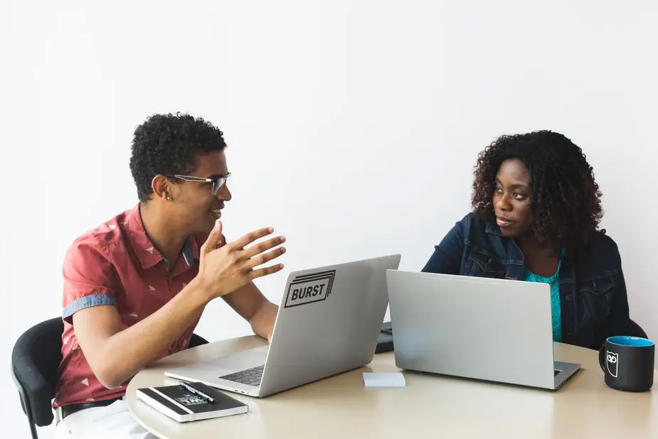 Communiquer efficacement sur les réseaux sociaux : mode d’emploi