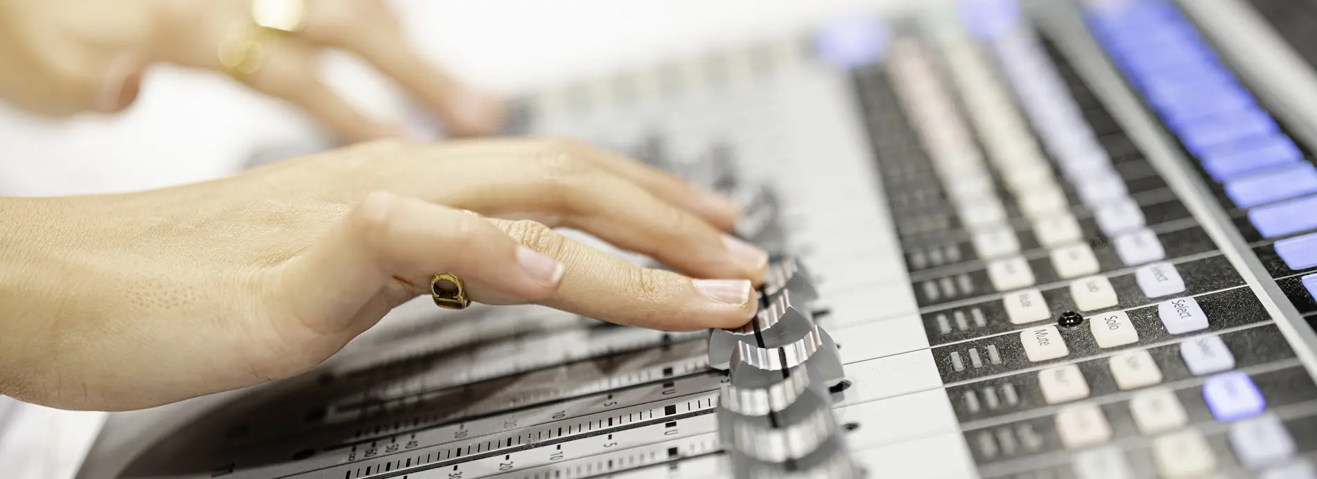 Chargé de programmation dans l'audiovisuel